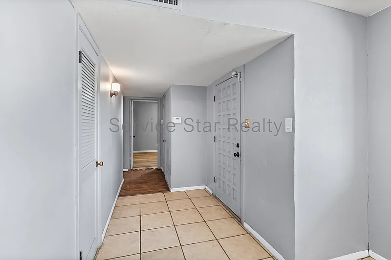 3 bed, 2.0 bath, 1711 sqft, $2,100 — Photo 4