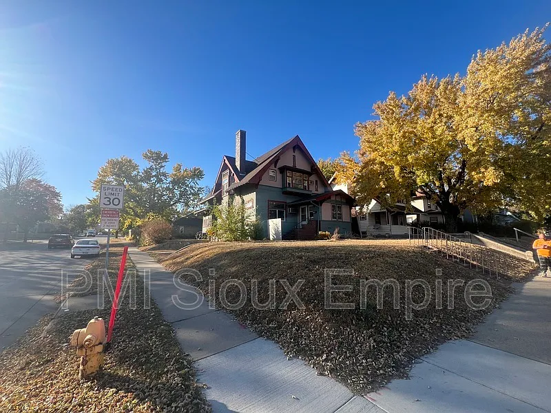 1 bed, 1.0 bath, 775 sqft, $795 — Photo 2