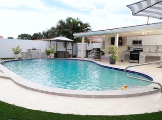 352 Greenbrier Dr, Palm Springs, FL 33461