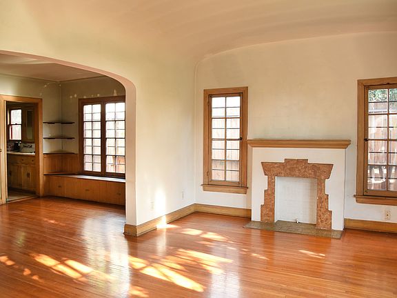 3rd image of 608 N Gardner St