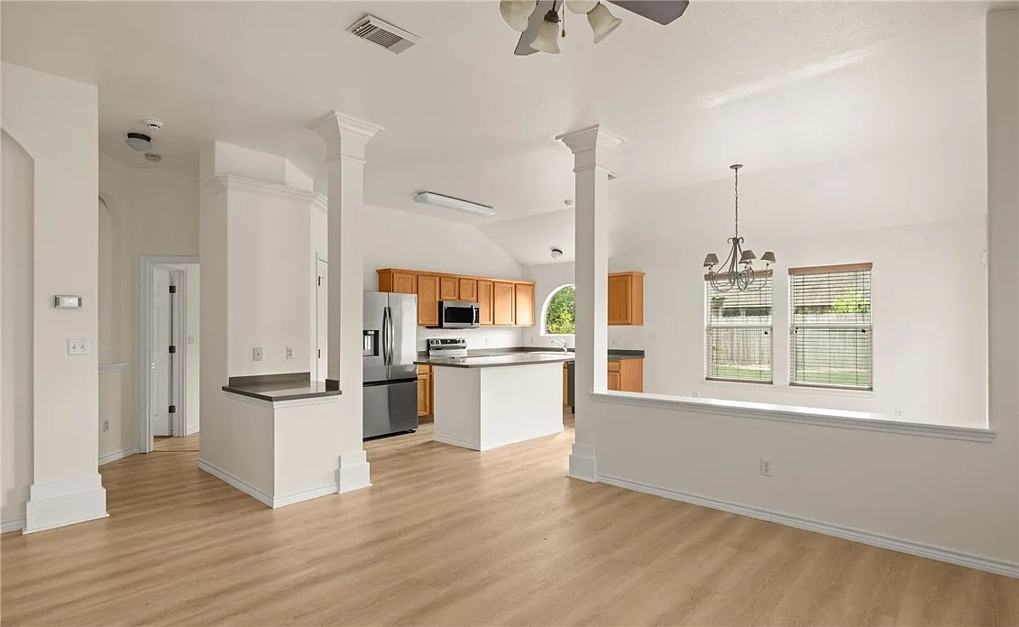 3 bed, 2.0 bath, 1520 sqft, $2,225 — Photo 3