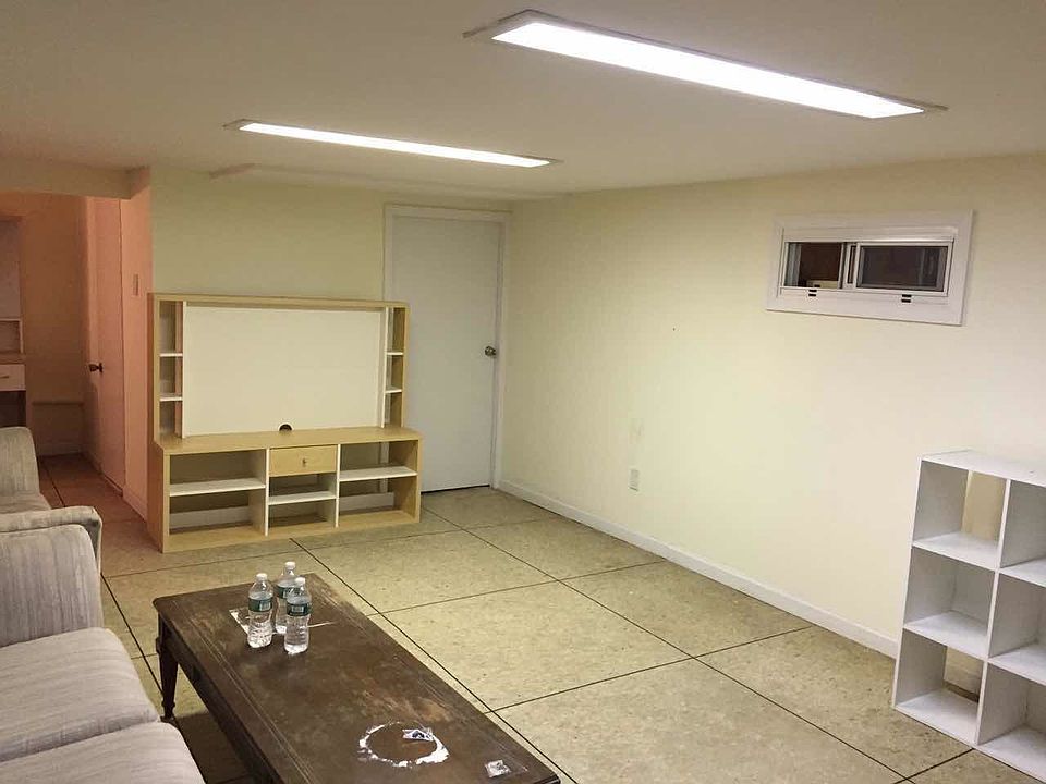 1st image of 4303 Skillman Ave #1