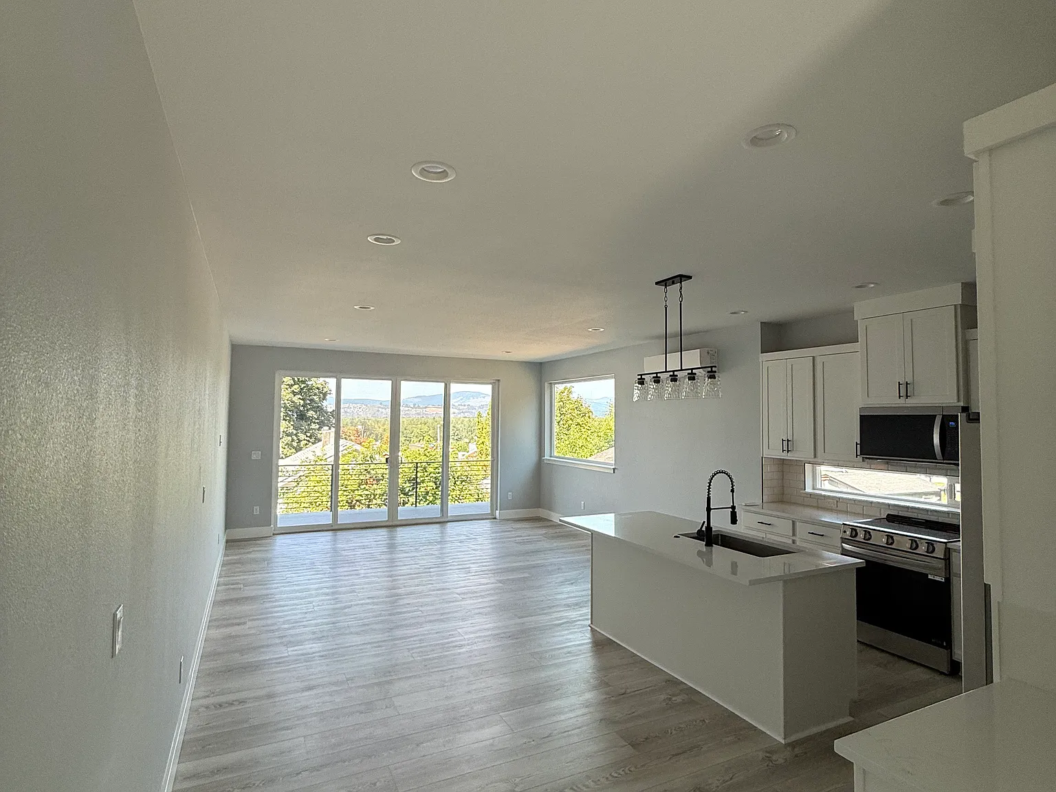 4 bed, 1585 sqft, $2,850 — Photo 2
