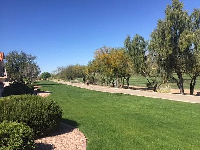 2 bed, 1325 sqft, $2,390 — Photo 4