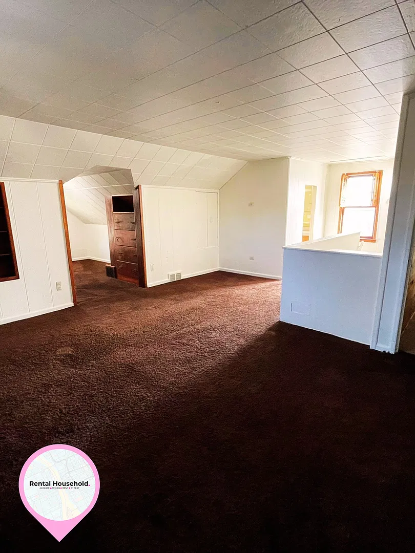 Spacious Detroit Rental MoveIn Ready! — Photo 1