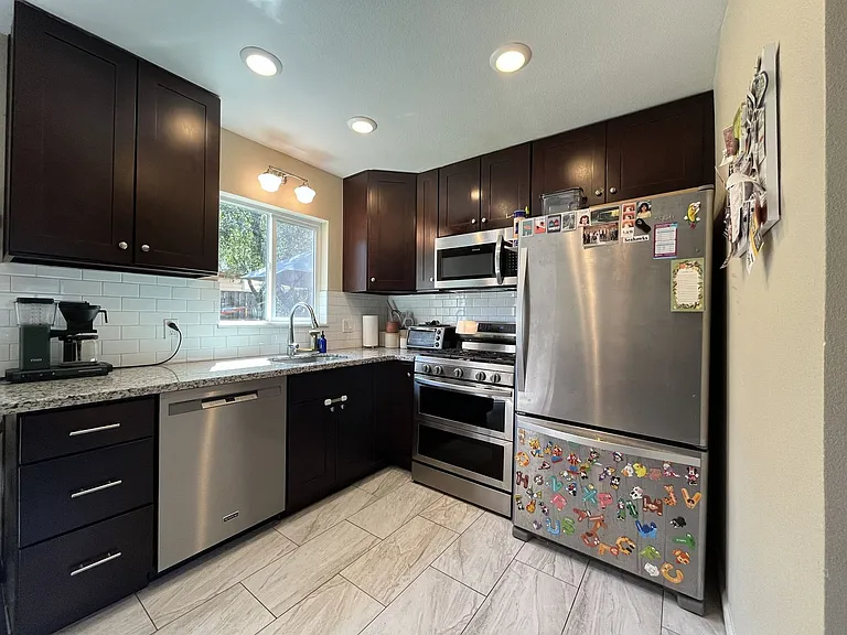 6640 NE Roselawn St — Photo 8
