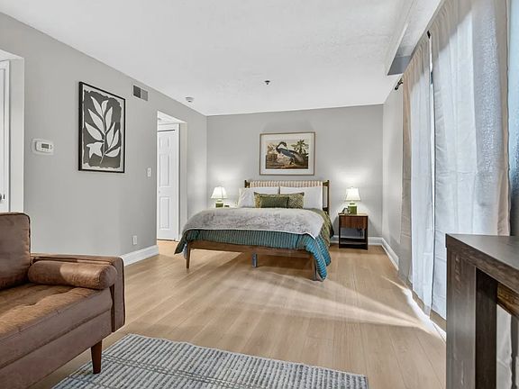 4th image of 1001 Bridgeport Ave #621