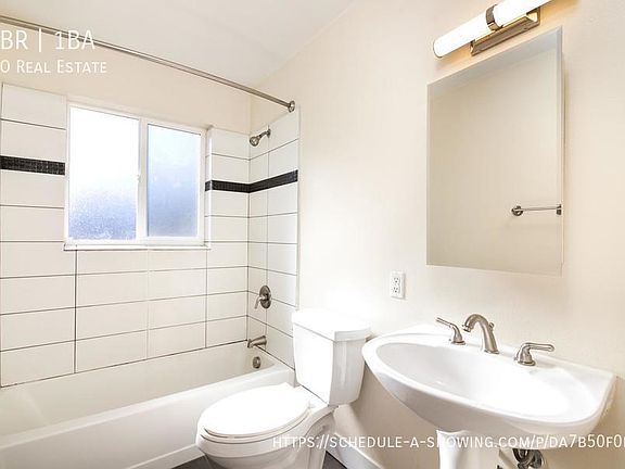 4th image of 900 N Washington St APT 101