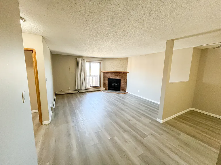 906 Duchess St — Photo 9