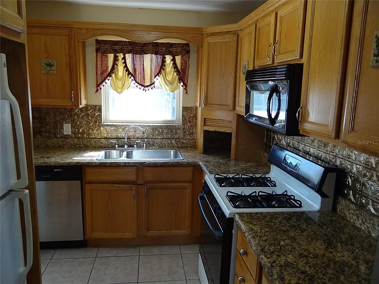 5357 81st St N #14 — Photo 3