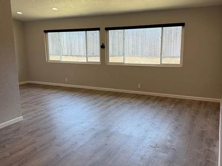 708 Meadow Way — Photo 2