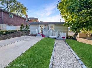 24 Duer Ln, Staten Island, NY 10301