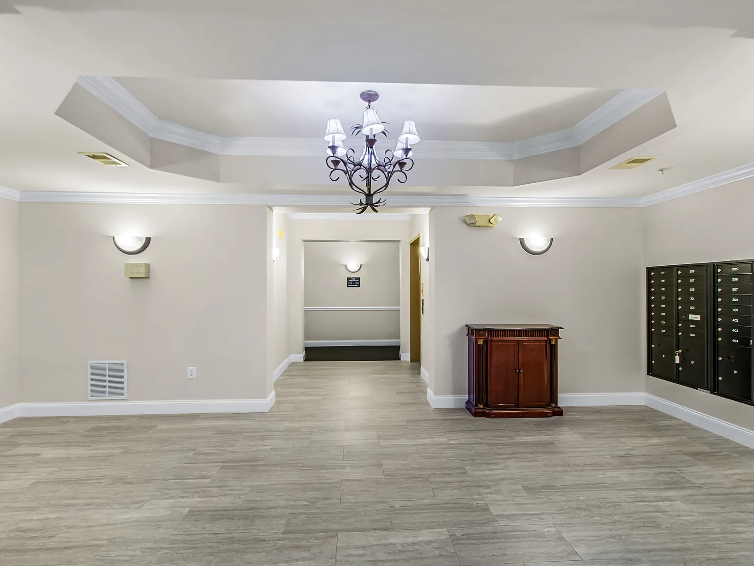 3 bed, 1900 sqft, $2,999 — Photo 4