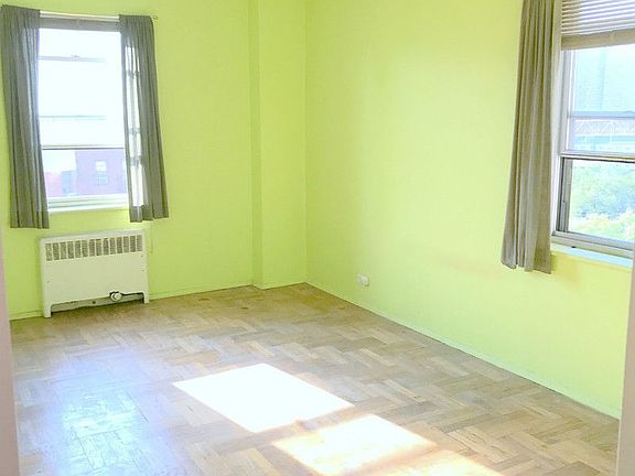 2nd image of 530 Grand St APT E8b