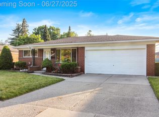 29405 Van Laan Dr, Warren, MI 48092