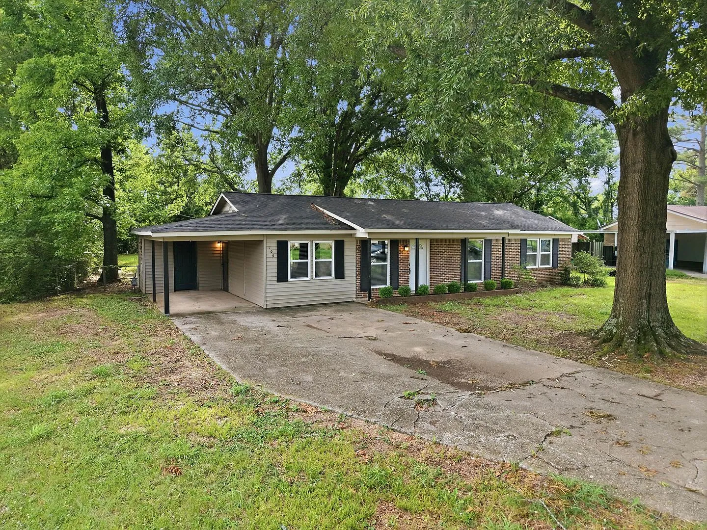 Charming 3BR/1BA Home in Decatur, AL — Photo 2