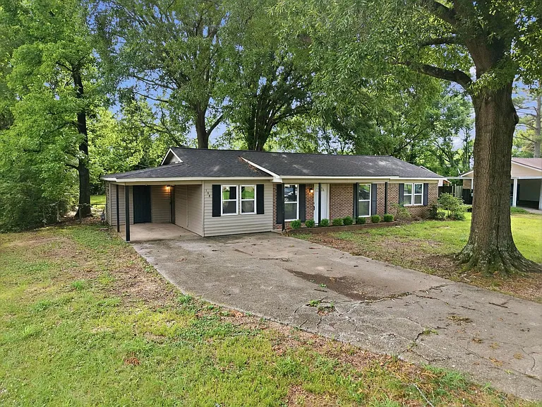 108 Hillside Rd SW — Photo 2