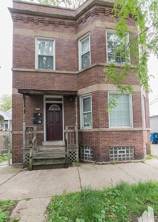 1st image of 1736 W Newport Ave #1