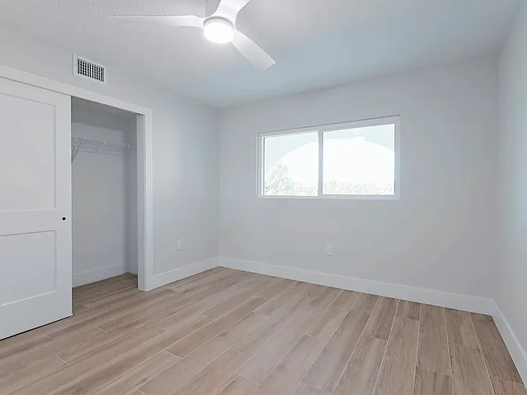 The Wave Beachfront Apartments — Photo 20