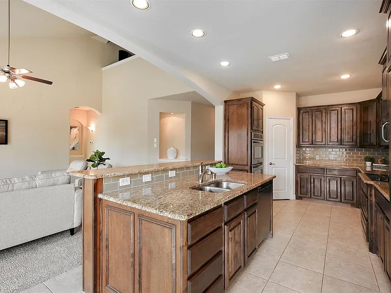 1087 Sahallee Dr — Photo 14