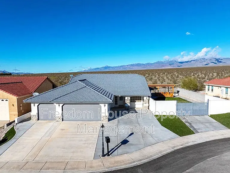 3630 E Vineyard Dr N — Photo 2