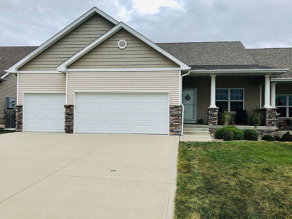 Nice porch, 3 car garage