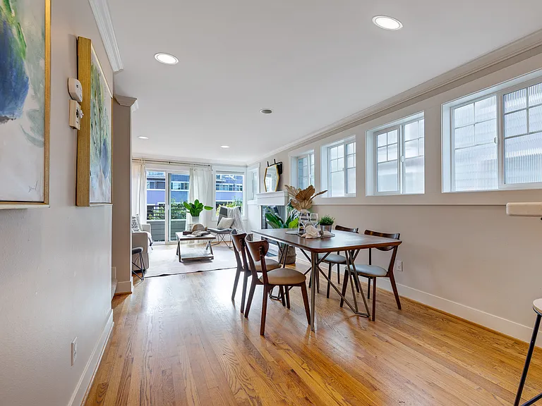 1022B Taylor Ave N — Photo 8