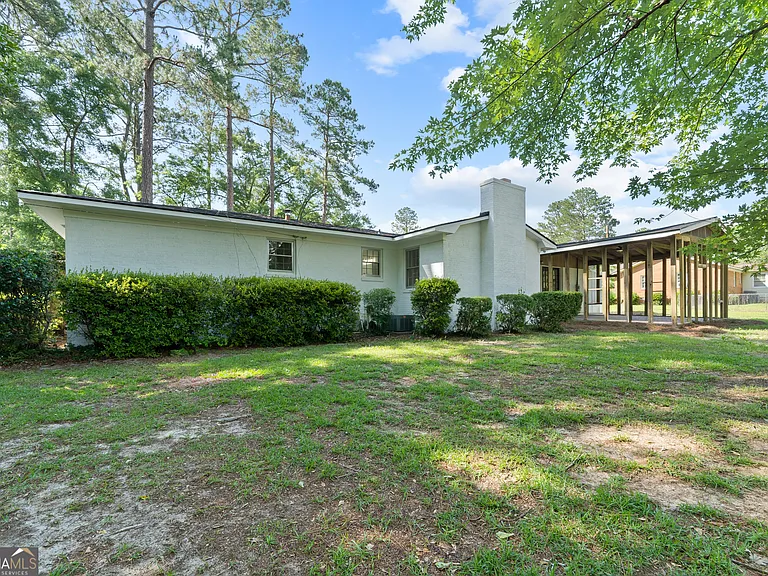 223 Brookwood Dr — Photo 5