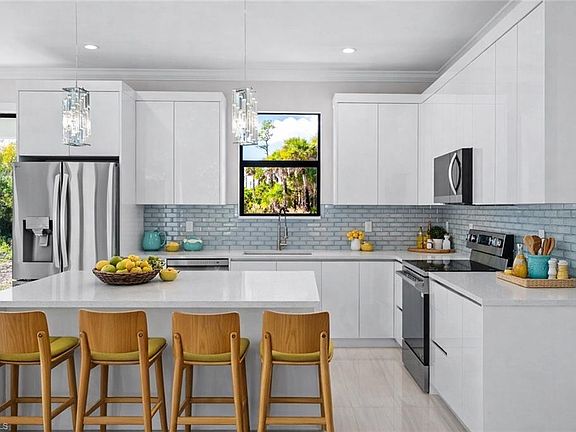 2nd image of 3657 Everglades BLVD S