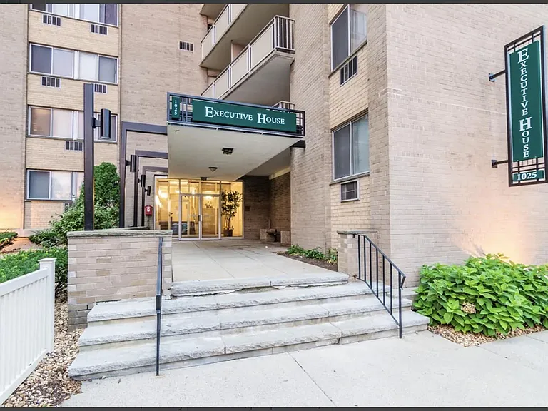1025 Hancock St #6D — Photo 2