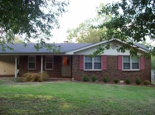 301 Cambridge Dr, Florence, AL 35633