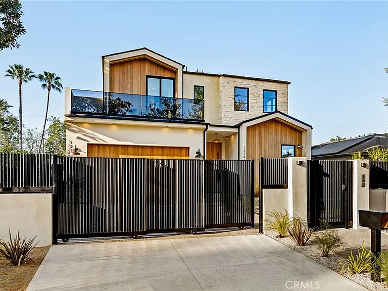 12249 Addison St — Photo 8
