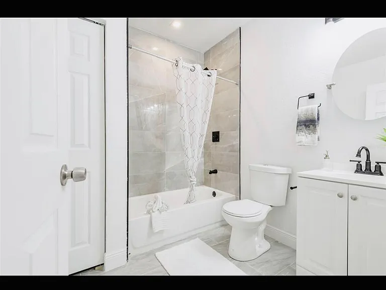 1305 E Osborne Ave — Photo 16
