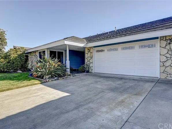 7042 Stonewood Dr, Huntington Beach, CA 92647