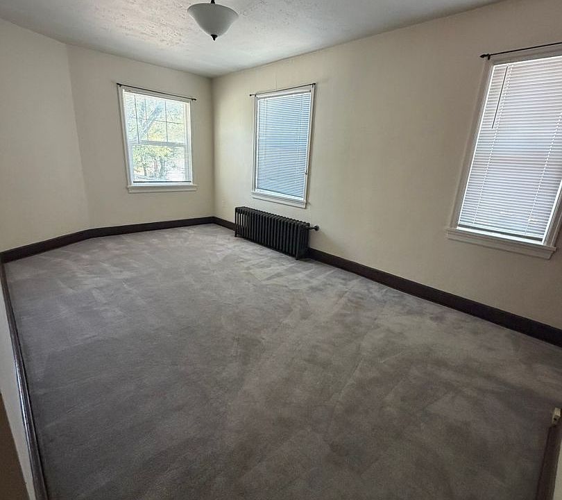 2nd image of 505 Crater Lake Pkwy