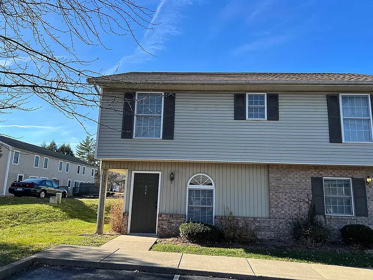 626 E Sherwood Hills Dr — Photo 1