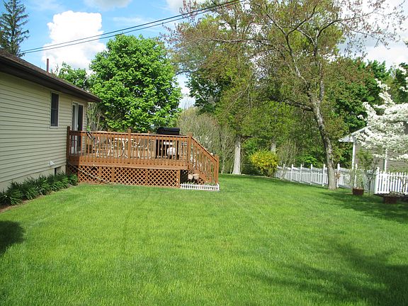 4th image of 139 Birchwood Ter