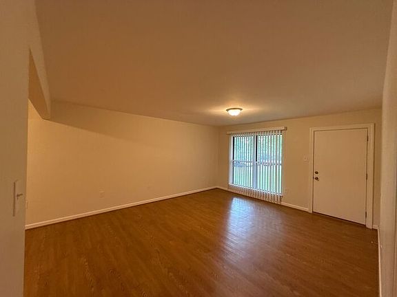 3rd image of 1812 The Plz APT T