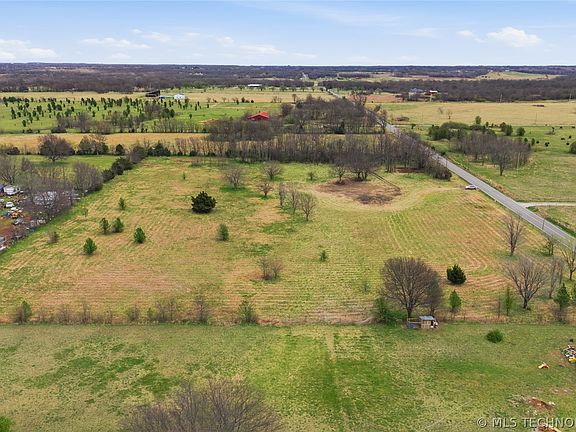 2nd image of 1 E 400th Rd