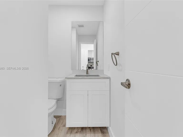 7925 Carlyle Ave #402 — Photo 14