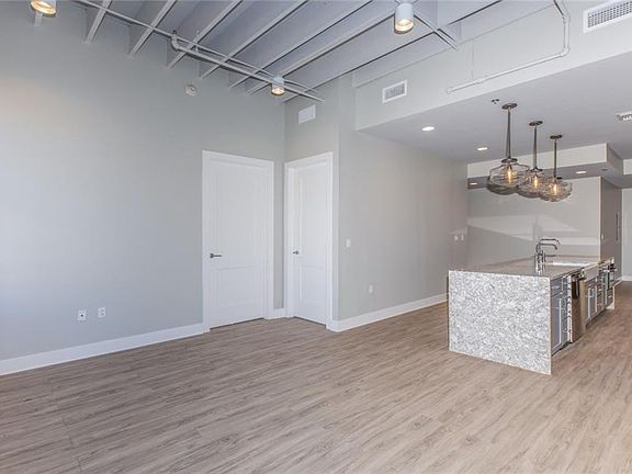 3rd image of 1001 Carondelet St #401