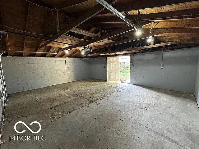 543 Leeds Ave — Photo 9
