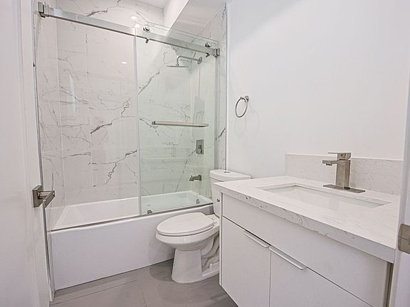 3rd image of 724 N Kingsley Dr #724