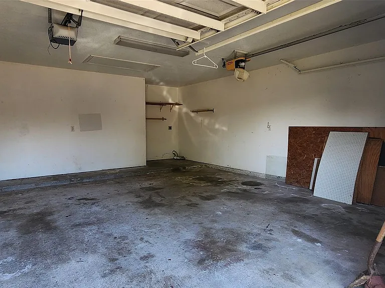 704 Manor Dr — Photo 19