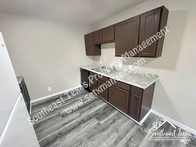 655 Adams St #6 — Photo 6