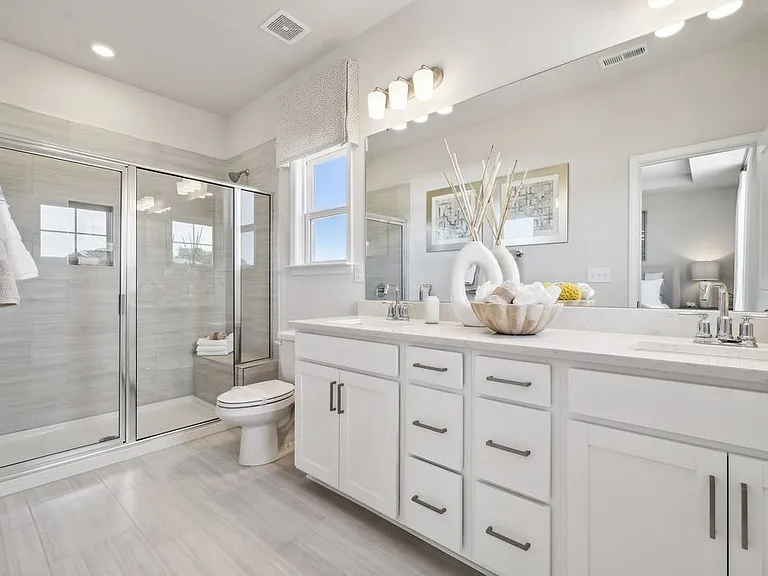 561 Silver Star Blvd — Photo 8