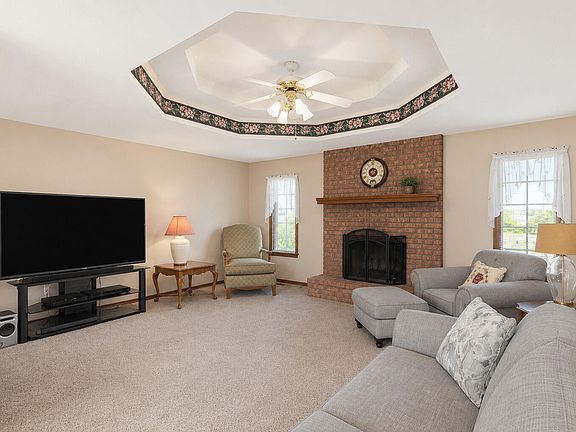 5th image of 202 Hedgerow Drive