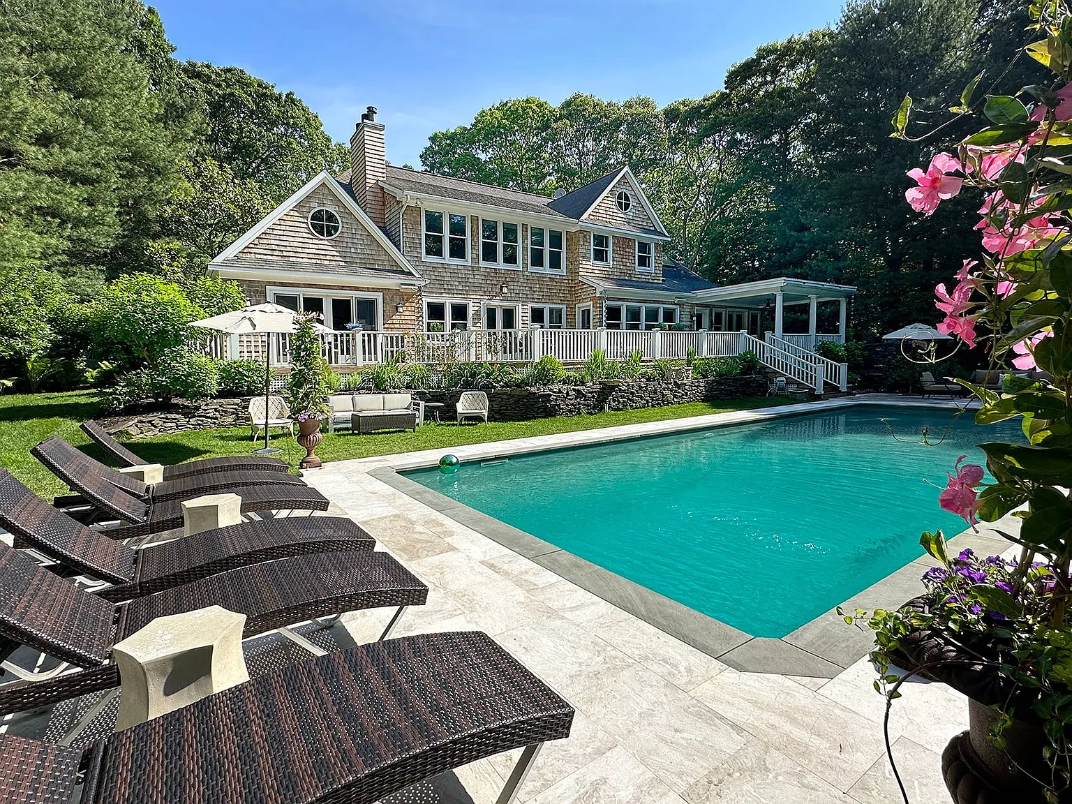 Designer's East Hampton Modern Gem — Photo 3