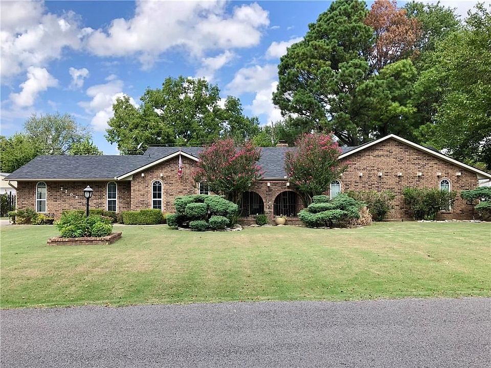 1st image of 2205 Phelps Dr