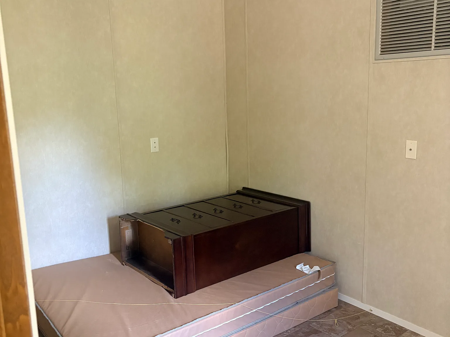 3 bed, 1152 sqft, $1,250 — Photo 4
